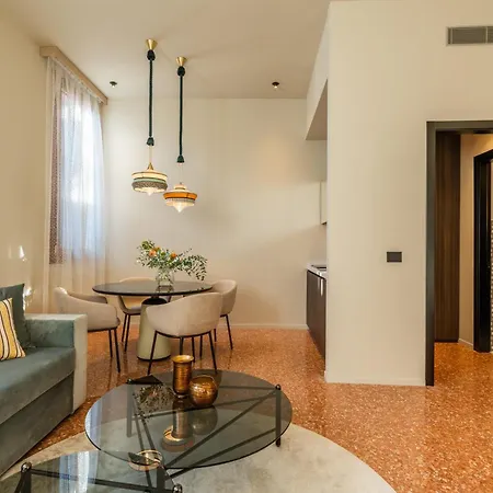 Palazzo Rota Luxury 아파트호텔 *